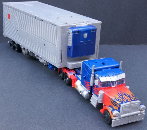 Transformers 3 Dark of the Moon Ultimate Optimus Prime toy Transformers 3 Dark of the Moon Ultimate Optimus Prime toy