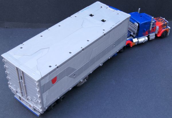 Transformers 3 Dark of the Moon Ultimate Optimus Prime toy Transformers 3 Dark of the Moon Ultimate Optimus Prime toy