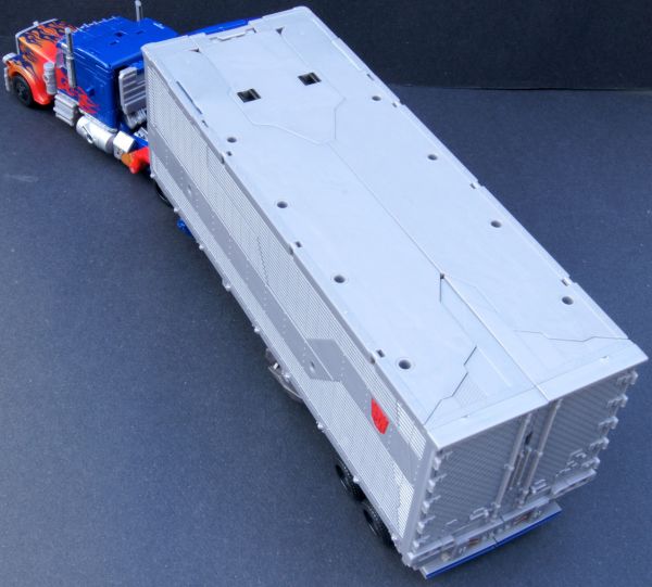 Transformers 3 Dark of the Moon Ultimate Optimus Prime toy Transformers 3 Dark of the Moon Ultimate Optimus Prime toy