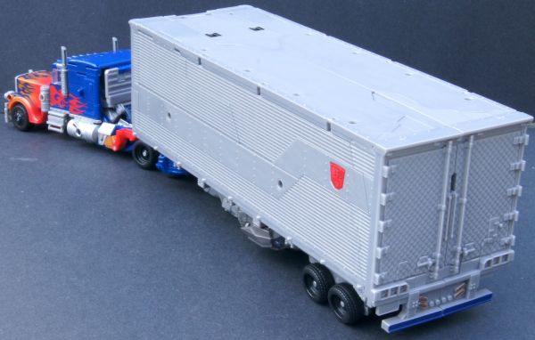 Transformers 3 Dark of the Moon Ultimate Optimus Prime toy Transformers 3 Dark of the Moon Ultimate Optimus Prime toy