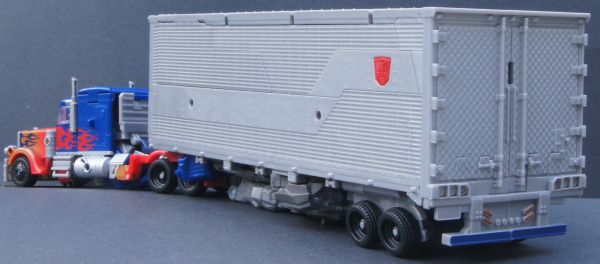 Transformers 3 Dark of the Moon Ultimate Optimus Prime toy Transformers 3 Dark of the Moon Ultimate Optimus Prime toy