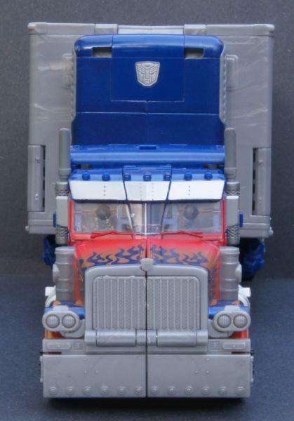 Transformers 3 Dark of the Moon Ultimate Optimus Prime toy Transformers 3 Dark of the Moon Ultimate Optimus Prime toy