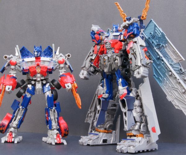 Transformers 3 Dark of the Moon Ultimate Optimus Prime toy Transformers 3 Dark of the Moon Ultimate Optimus Prime toy