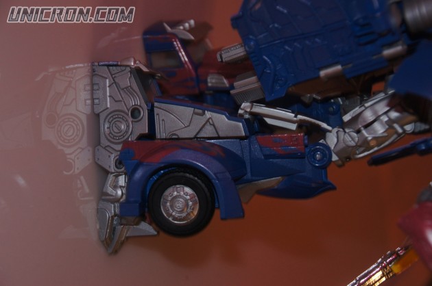 Transformers 4 Age of Extinction Optimus Prime (AoE Leader Class) toy Transformers 4 Age of Extinction Optimus Prime (AoE Leader Class) toy
