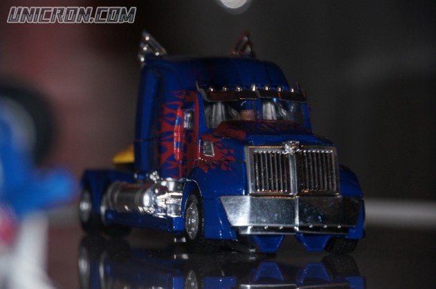 Transformers 4 Age of Extinction Optimus Prime (AoE Leader Class) toy Transformers 4 Age of Extinction Optimus Prime (AoE Leader Class) toy
