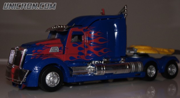 Transformers 4 Age of Extinction Optimus Prime (AoE Leader Class) toy Transformers 4 Age of Extinction Optimus Prime (AoE Leader Class) toy