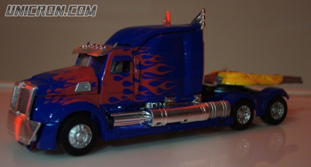 Transformers 4 Age of Extinction Optimus Prime (AoE Leader Class) toy Transformers 4 Age of Extinction Optimus Prime (AoE Leader Class) toy
