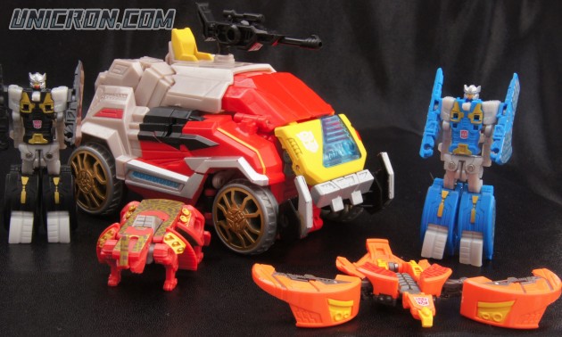 Transformers Generations Autobot Blaster with Steeljaw toy Transformers Generations Autobot Blaster with Steeljaw toy