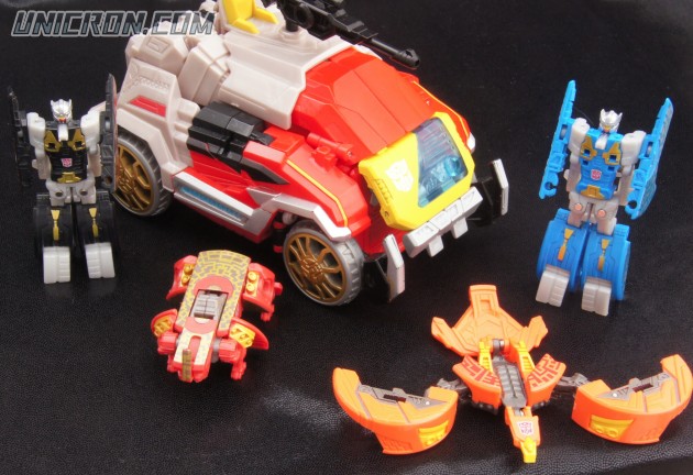 Transformers Generations Autobot Blaster with Steeljaw toy Transformers Generations Autobot Blaster with Steeljaw toy