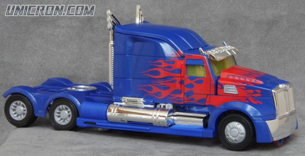 Transformers 4 Age of Extinction Optimus Prime (AoE Leader Class) toy Transformers 4 Age of Extinction Optimus Prime (AoE Leader Class) toy