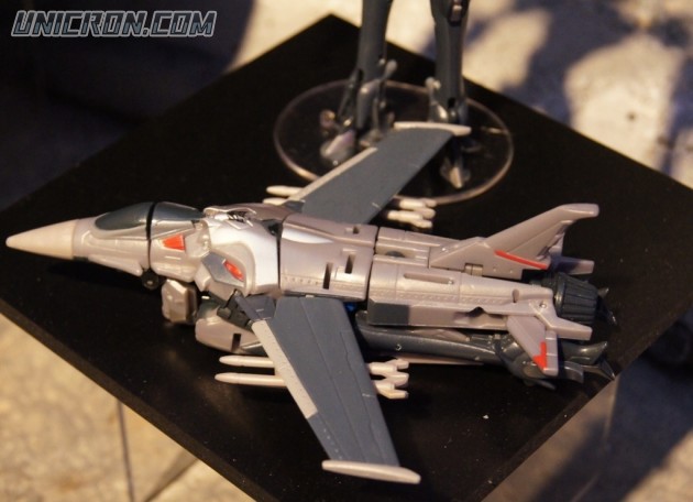 Transformers Prime Starscream (First Edition) toy Transformers Prime Starscream (First Edition) toy