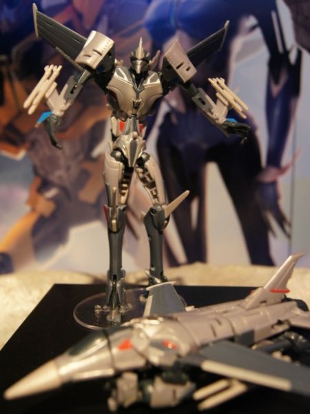Transformers Prime Starscream (First Edition) toy Transformers Prime Starscream (First Edition) toy