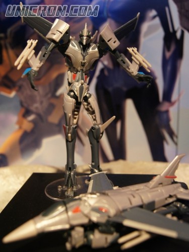 Transformers Prime Starscream (First Edition) toy Transformers Prime Starscream (First Edition) toy