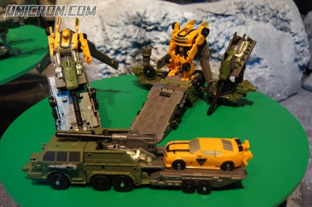 Transformers Cyberverse Bumblebee w/ Mobile Battle Bunker toy Transformers Cyberverse Bumblebee w/ Mobile Battle Bunker toy