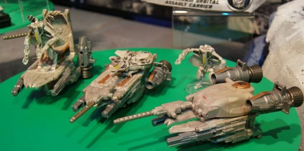 Transformers Cyberverse Starscream w/ Orbital Assault Carrier toy Transformers Cyberverse Starscream w/ Orbital Assault Carrier toy