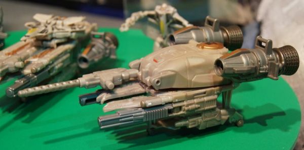 Transformers Cyberverse Starscream w/ Orbital Assault Carrier toy Transformers Cyberverse Starscream w/ Orbital Assault Carrier toy