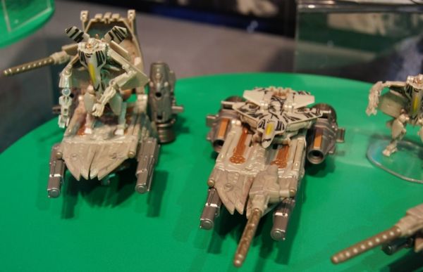 Transformers Cyberverse Starscream w/ Orbital Assault Carrier toy Transformers Cyberverse Starscream w/ Orbital Assault Carrier toy