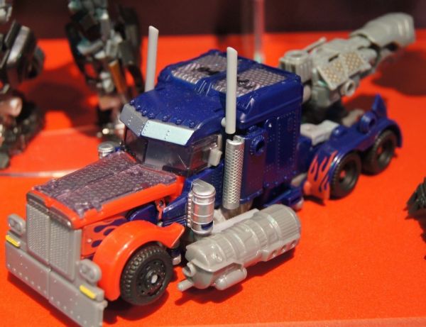 Transformers 3 Dark of the Moon Optimus Prime (Voyager) toy Transformers 3 Dark of the Moon Optimus Prime (Voyager) toy