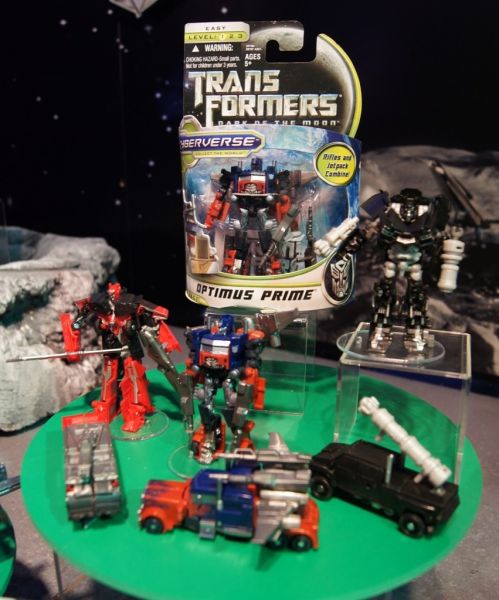 Transformers Cyberverse Optimus Prime w/ Jet Pack toy Transformers Cyberverse Optimus Prime w/ Jet Pack toy