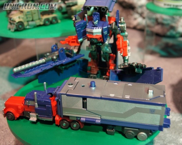 Transformers Cyberverse Optimus Prime w/ Armored Weapon Platform toy Transformers Cyberverse Optimus Prime w/ Armored Weapon Platform toy