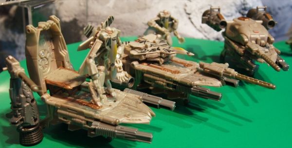 Transformers Cyberverse Starscream w/ Orbital Assault Carrier toy Transformers Cyberverse Starscream w/ Orbital Assault Carrier toy